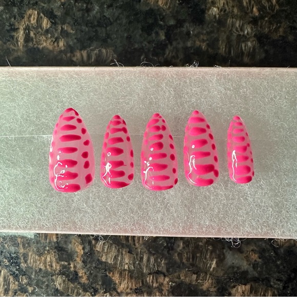 “Gator Tail”🐊 Press On Set by LoveScottiNails - Picture 7 of 13